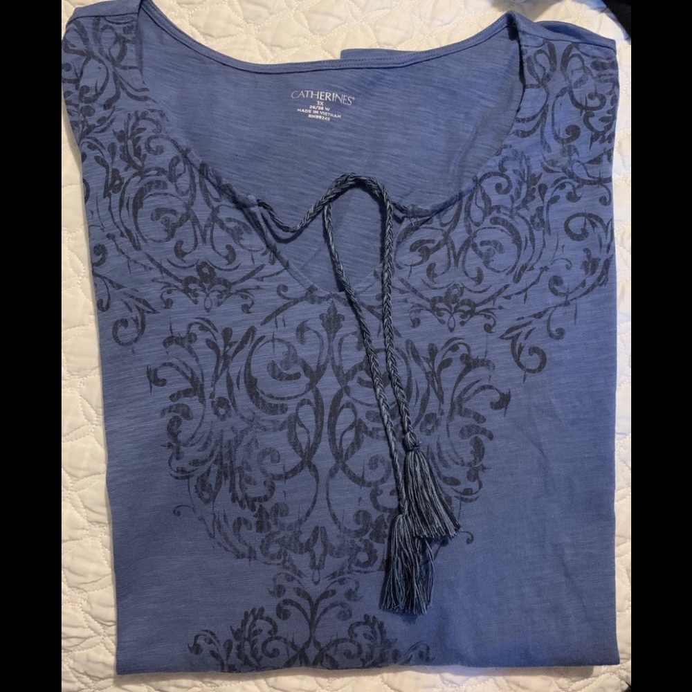 EUC Catherine’s 3x knit blouse w/ ties & tassels